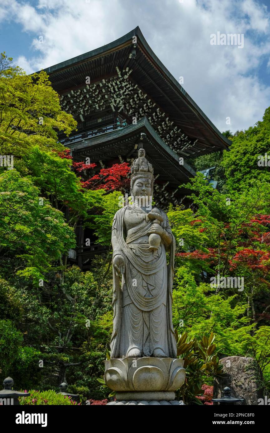 Hatsukaichi, Giappone - 17 aprile 2023: Il tempio di Daisho-in è un tempio buddista situato sull'isola di Miyajima, nella prefettura di Hiroshima, Giappone. Foto Stock
