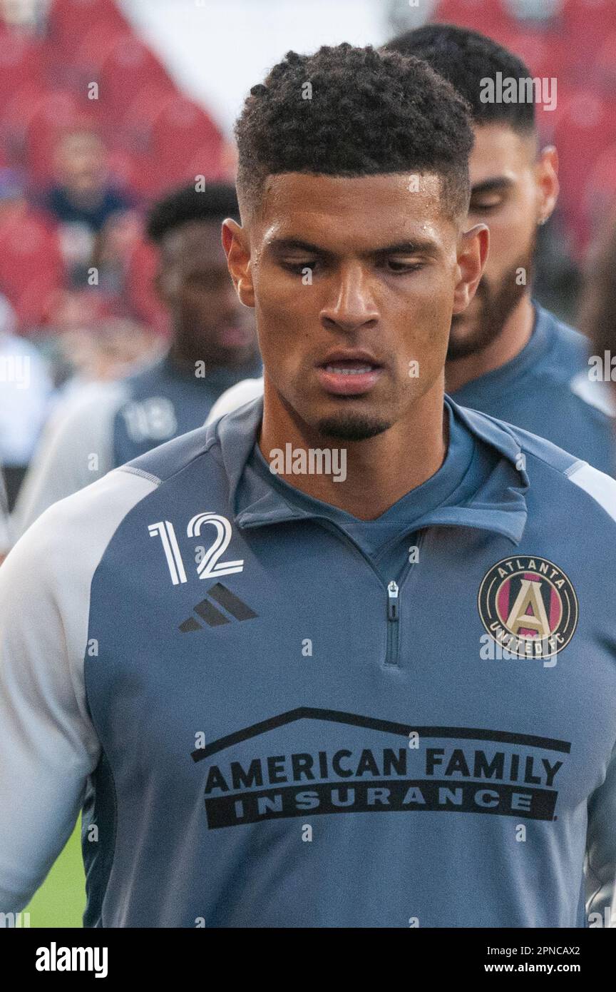 Toronto, ON, Canada - Aprile 15: Miles Robinson #12 difensore degli Atlanta United prima del 2023 MLS Regular Season match tra Toronto FC (Canada Foto Stock