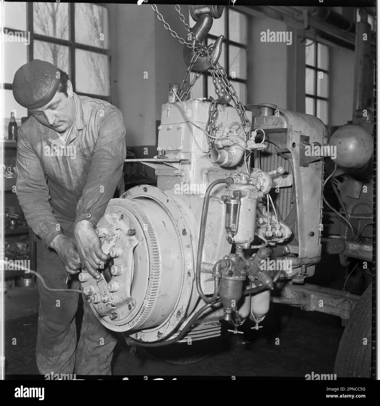 ***Gennaio 26, 1968, FILE PHOTO*** la stazione della macchina e del trattore a Kromeriz è ben preparata per l'aumento del volume di riparazioni del trattore per l'agricoltura Foto Stock