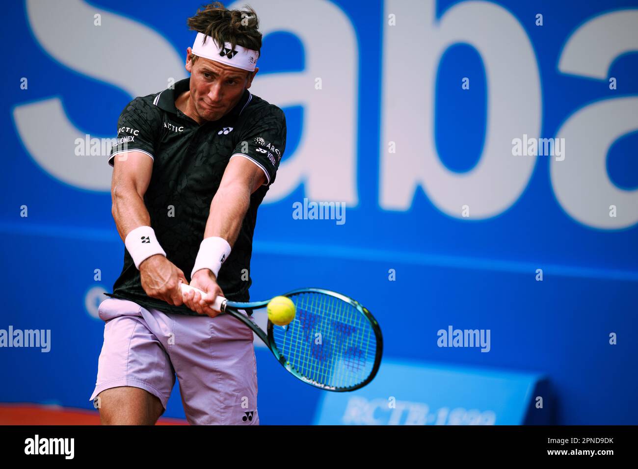 Barcellona, Spagna, 18 aprile 2023. Sabadell Open Banc - Trofeo Conde de Godó 70. Casper Ruud durante la partita contro B. Shelton. Credit: JG/Alamy Live News Foto Stock