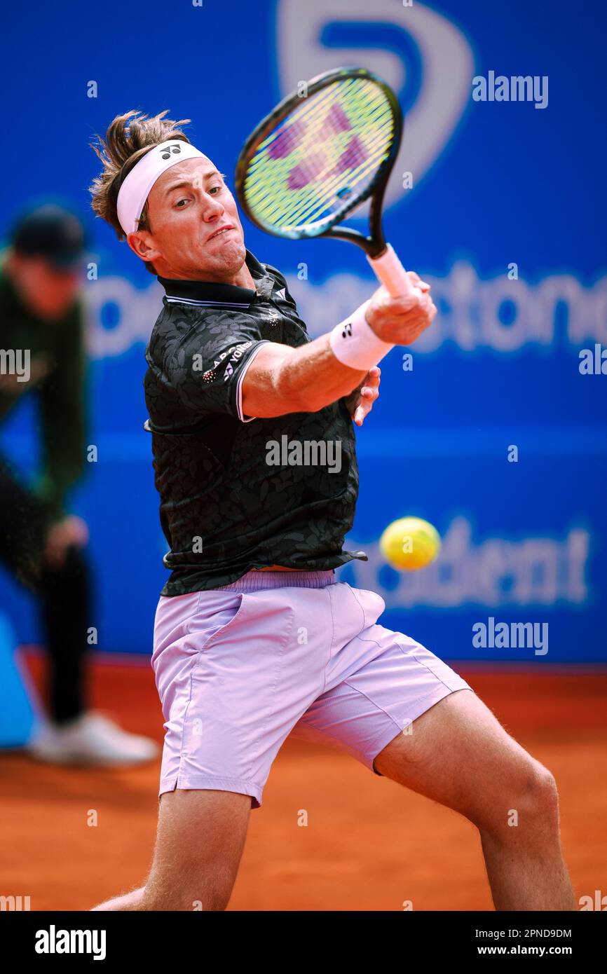 Barcellona, Spagna, 18 aprile 2023. Sabadell Open Banc - Trofeo Conde de Godó 70. Casper Ruud durante la partita contro B. Shelton. Credit: JG/Alamy Live News Foto Stock