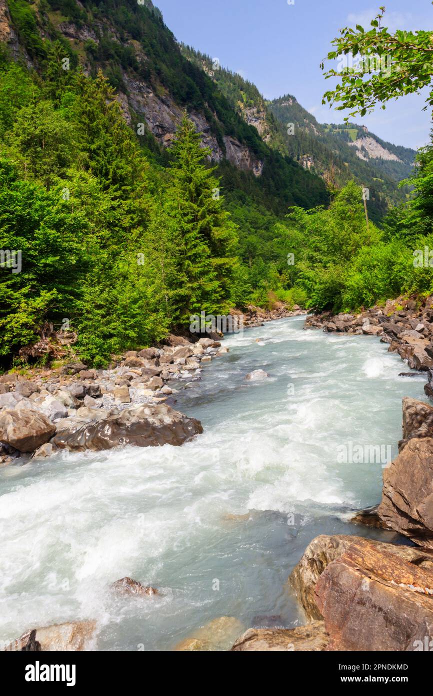 Vista sul fiume Kander in Svizzera Foto Stock