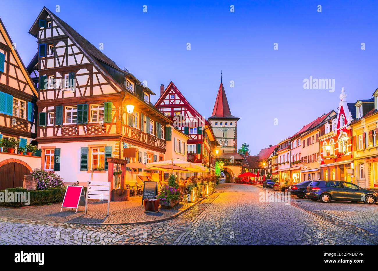 Gengenbach è una pittoresca cittadina nella regione della Foresta Nera in Germania, conosciuta per i suoi edifici storici ben conservati, le incantevoli strade acciottolate, Foto Stock