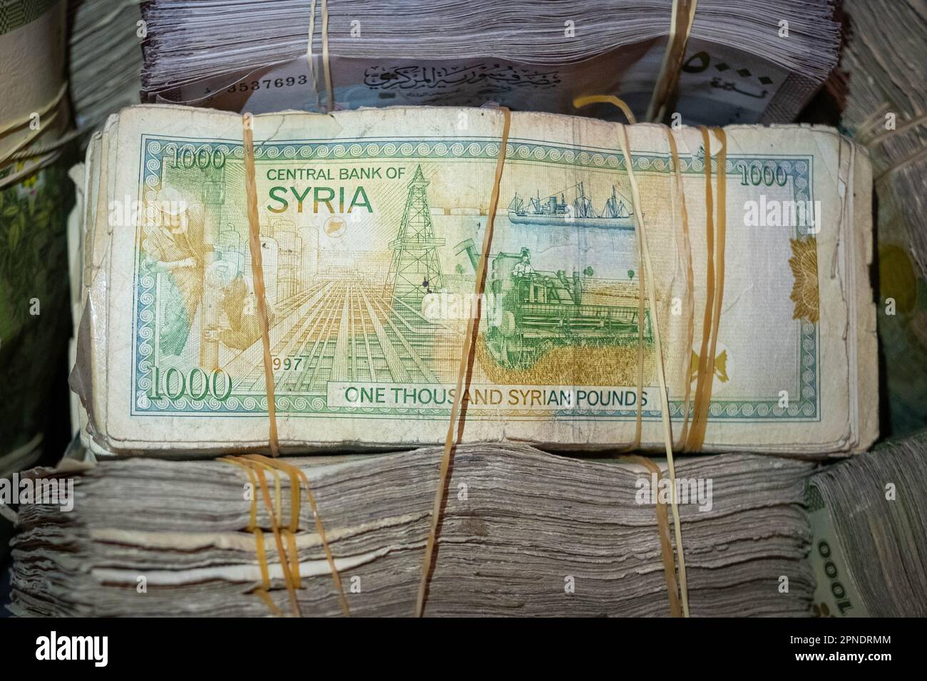 Damasco, Siria - maggio 2023: Lira siriana o sterlina siriana, closeup di carta moneta in Siria Foto Stock