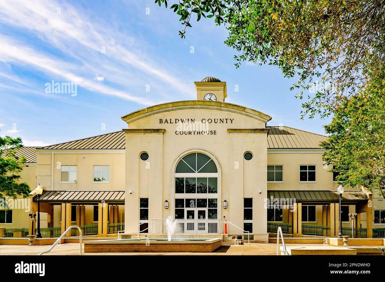 Il tribunale della contea di Baldwin è nella foto, il 16 aprile 2023, a Bay Minette, Alabama. Il tribunale del 1901 è stato costruito in stile architettonico federalista. Foto Stock