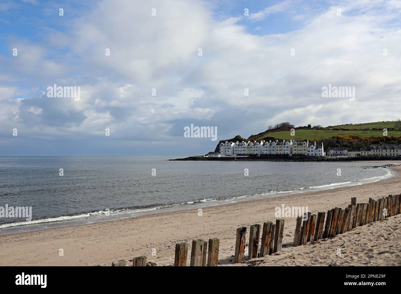 Gallo di legno sulla spiaggia di Cushendun, Irlanda del Nord Foto Stock