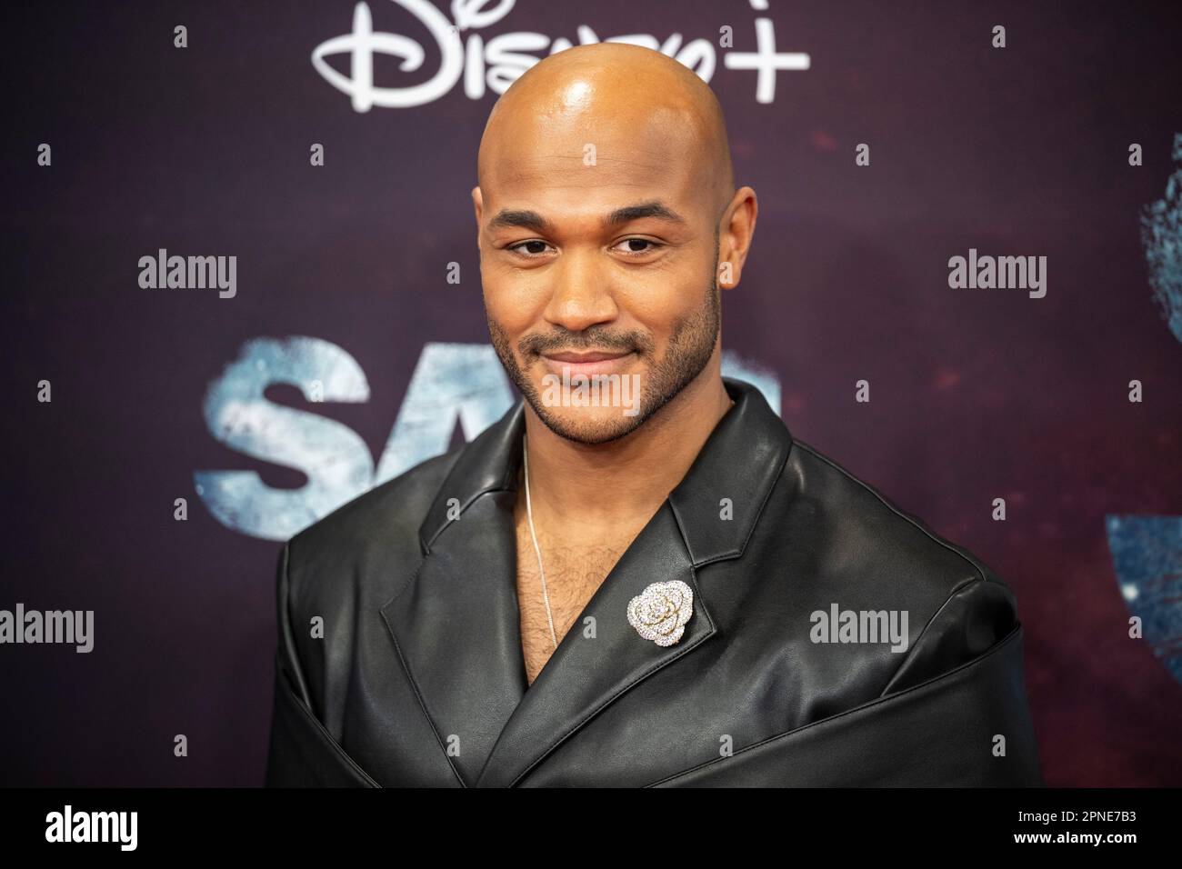 Berlino, Germania. 18th Apr, 2023. L'attore principale Malick Bauer alla prima serie tedesca 'Sam, a Saxon' di Kino International. Sulla base di eventi reali, Disney mostra la storia straordinaria del primo poliziotto nero nella Germania orientale. Credit: Hannes P. Albert/dpa/Alamy Live News Foto Stock