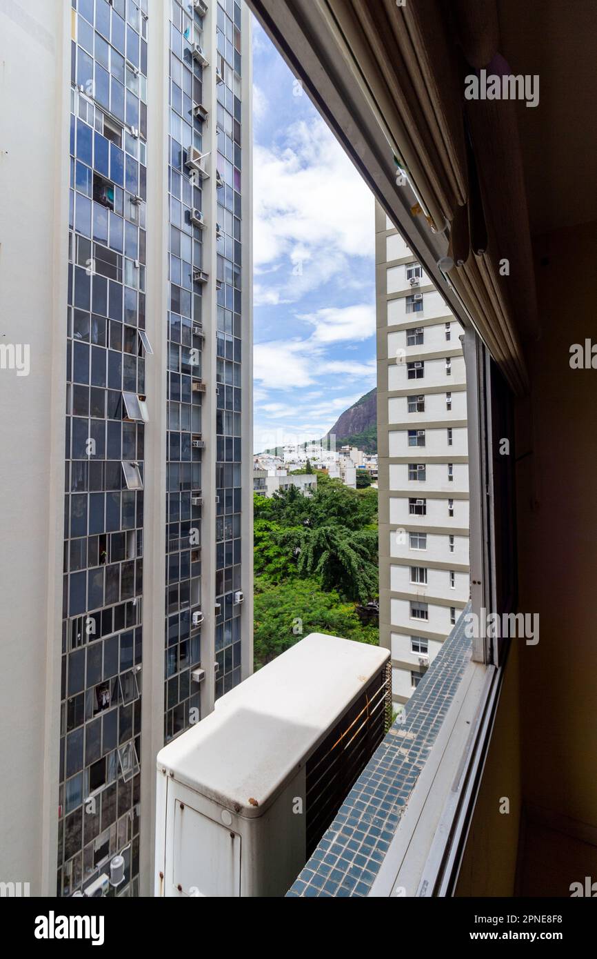 Quartiere Leblon visto dalla finestra di un edificio a Rio de Janeiro, Brasile. Foto Stock