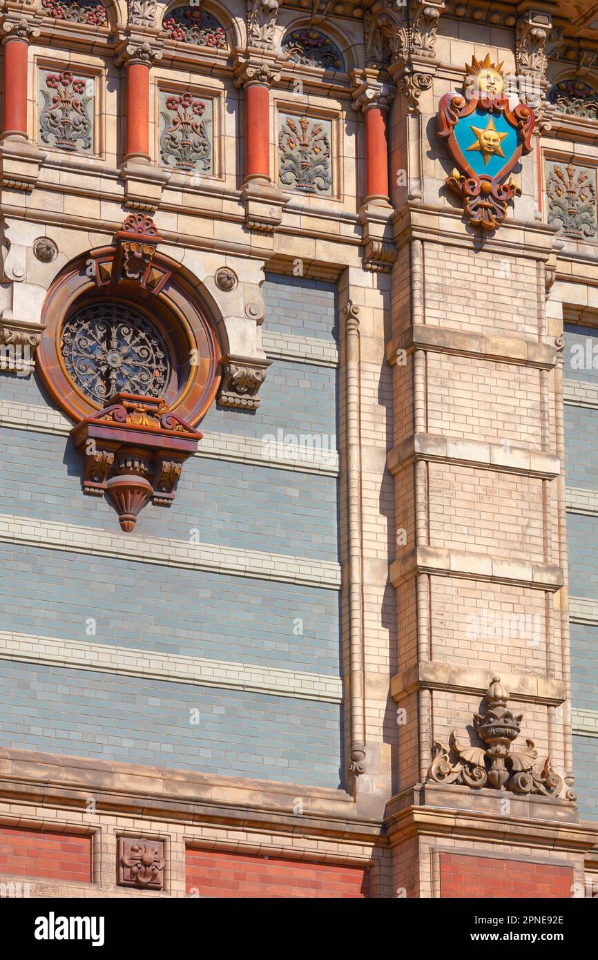 Un dettaglio sulla facciata principale del 'Palacio de Aguas Corrientes' in stile architettonico francese rinascimentale, Balvanera, Buenos Aires, Argentina. Il p Foto Stock