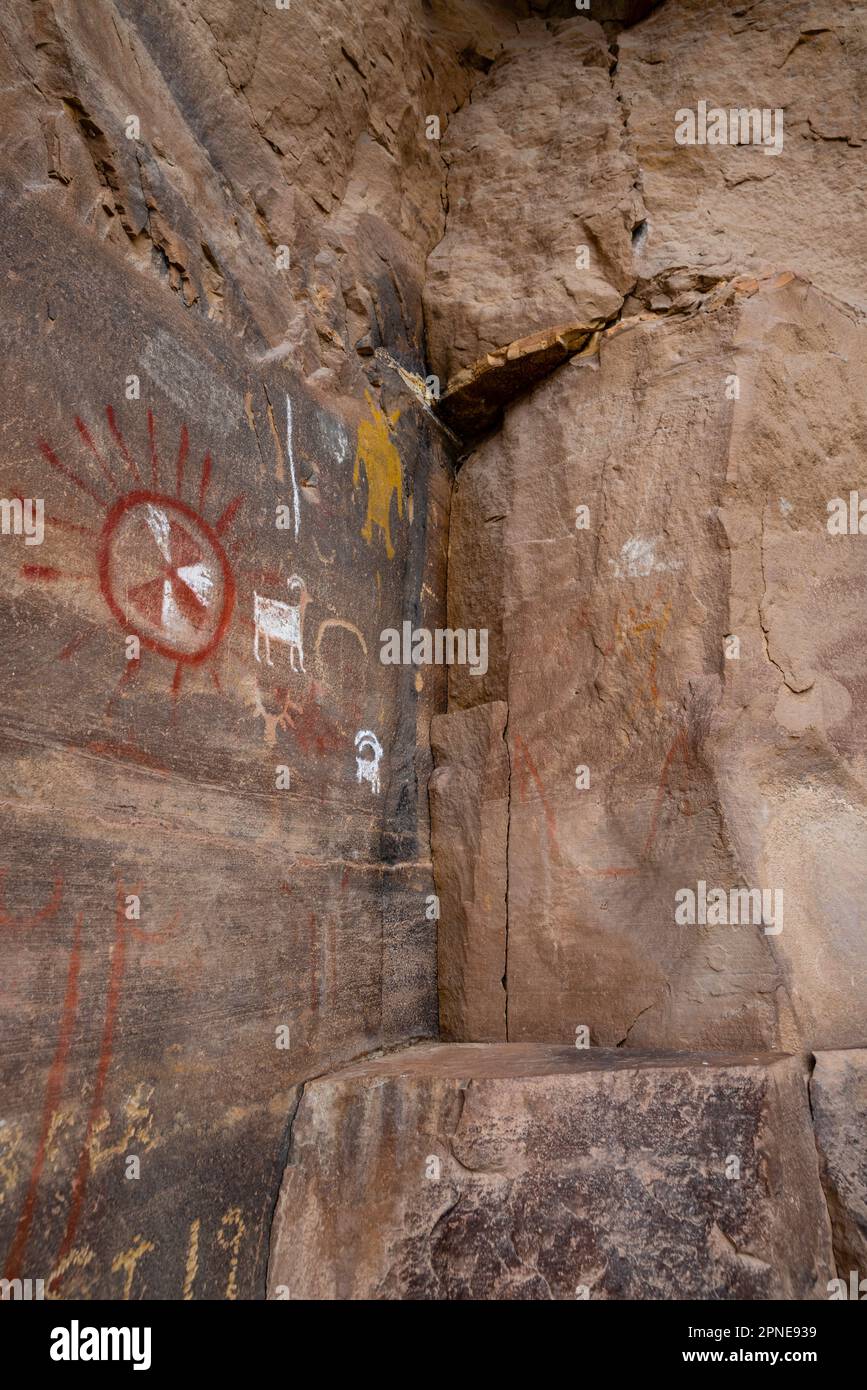 Petroglyph vicino al Big Buffalo Panel, un antico petroglifo dei nativi americani, nel Nine Mile Canyon, Carbon County, vicino a Price, Utah, USA. Foto Stock
