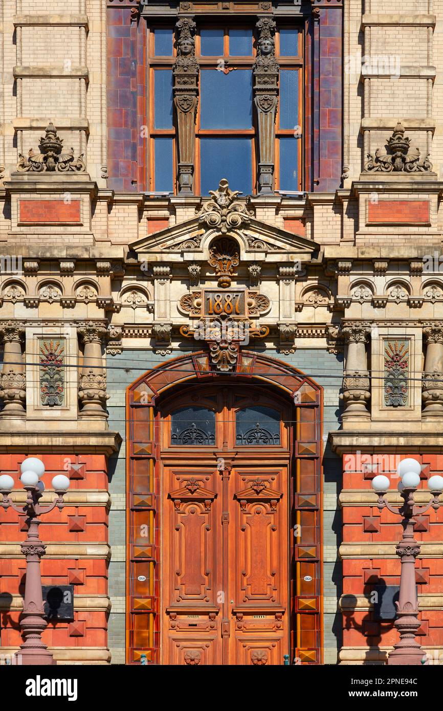 L'entrata principale del 'Palacio de Aguas Corrientes' in stile architettonico francese rinascimentale, Balvanera, Buenos Aires, Argentina. Il palazzo era co Foto Stock
