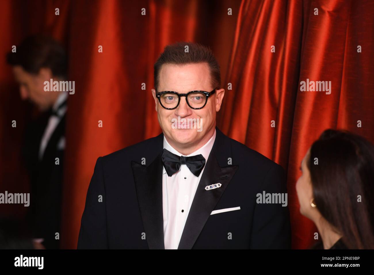 12 marzo 2023, Hollywood, California, USA: Attore americano-canadese BRENDAN FRASER, 54 anni, sorridente e sembra un dapper in tuxedo nero come è nominato per il miglior attore per la balena agli Oscar, durante gli arrivi di tappeto rosso per i 95th Academy Awards. Brendan James Fraser è un attore americano-canadese conosciuto per i suoi ruoli principali nei campioni d'incassi, nelle commedie e nei film drammatici. Laureatosi al Cornish College of the Arts nel 1990, debuttò in Dogfight. Fraser ebbe la sua svolta nel 1992 con la commedia Encino Man e il dramma Scuola legami. (Credit Image: © Kevin Sullivan/ZUMA P Foto Stock