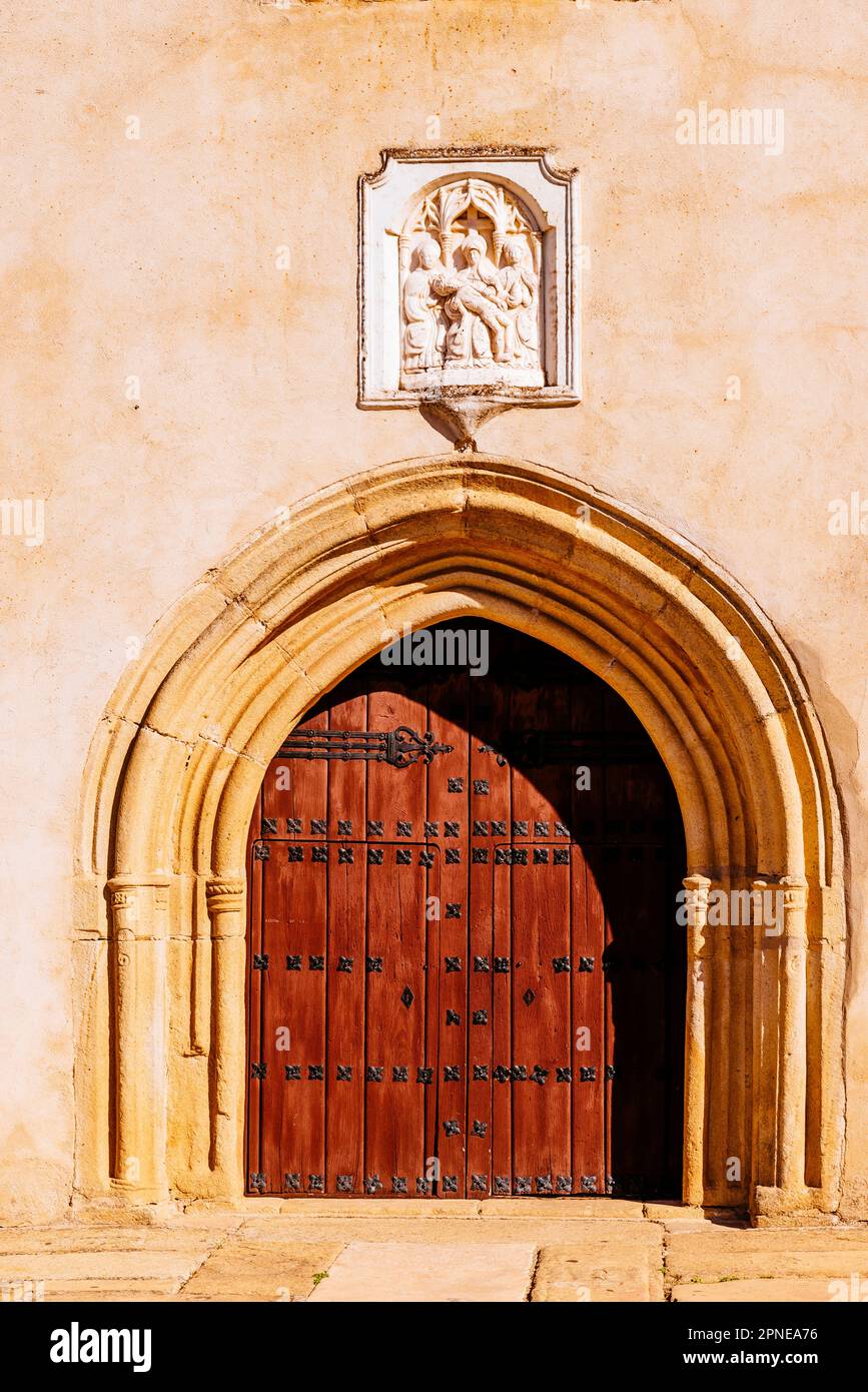 Chiesa di Santa María del Mercado è un tempio cattolico, 15th ° secolo. Sulla facciata c'è una porta a forma di arco ogivale e un piccolo alabasto Foto Stock