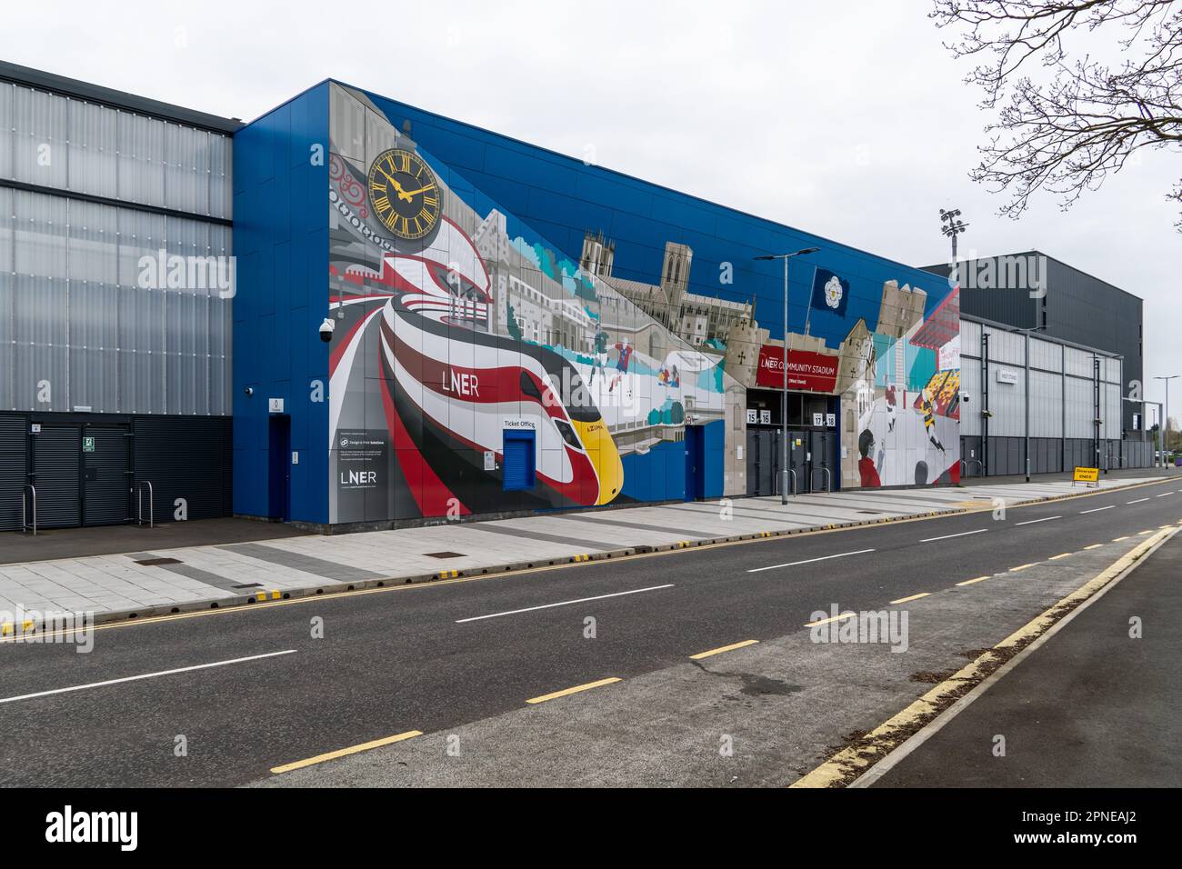 HUNTINGTON, YORK, REGNO UNITO - 17 APRILE 2023. L'entrata allo Stand Occidentale del LNER Community Stadium, sede dello York City FC e dello York City Knights Rugby Foto Stock