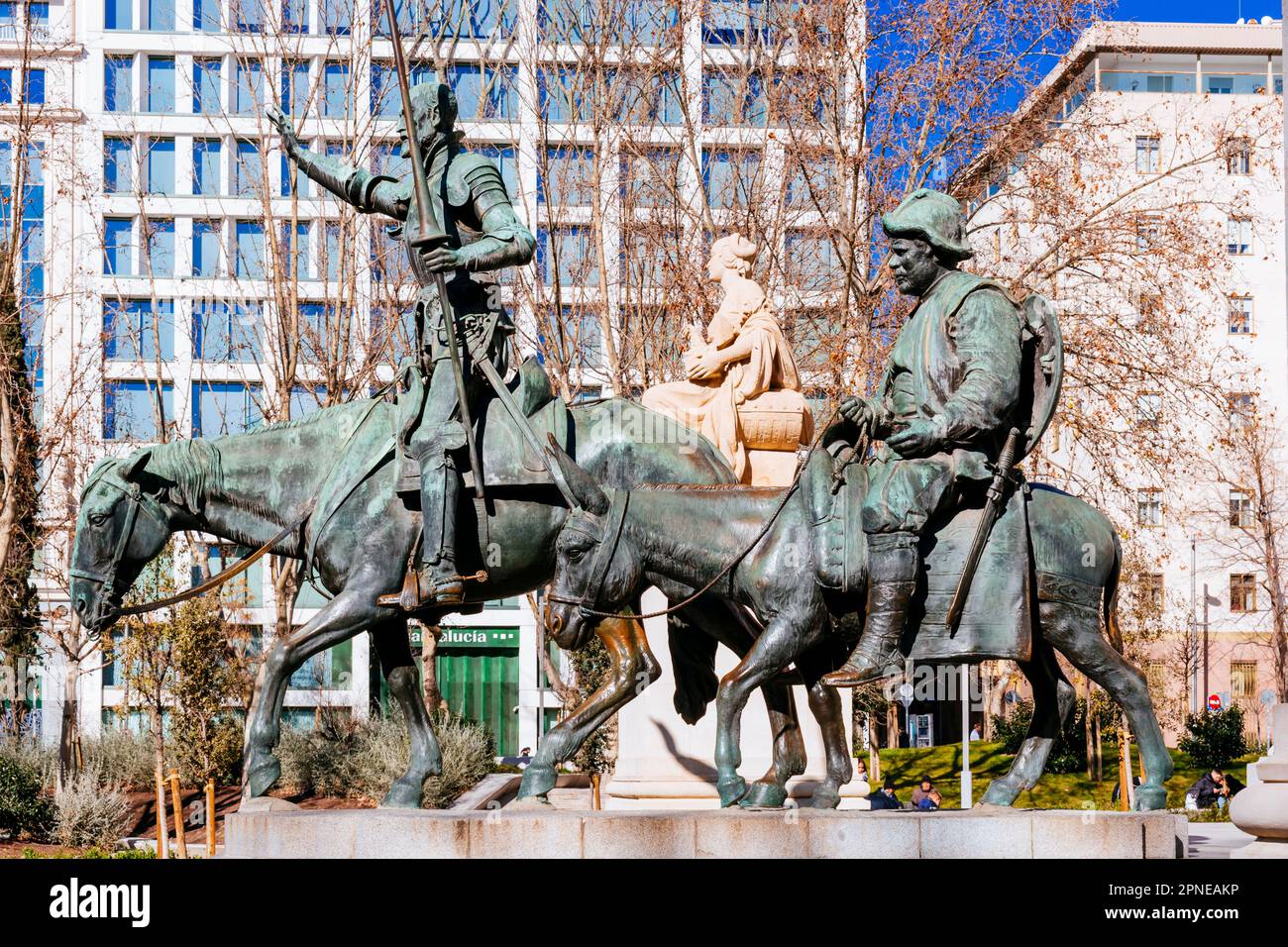 Particolare delle sculture di Don Chisciotte e Sancho Panza. Monumento a Miguel de Cervantes. Plaza de España - Piazza di Spagna. Madrid, Comunidad de Madrid Foto Stock