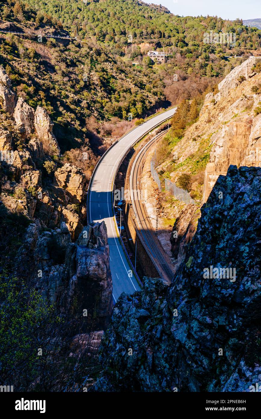 Vecchia strada nazionale N4 direzione Madrid. Passo di montagna di Despeñaperros. Santa Elena, Jaén, Andalucía, Spagna, Europa Foto Stock
