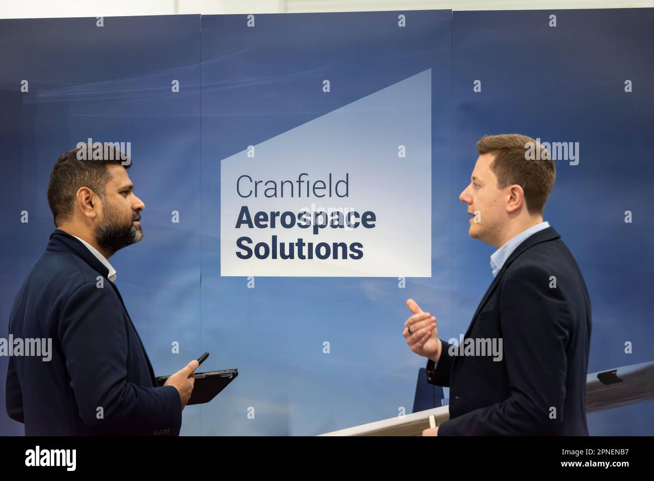 Cranfield Aerospace Solutions è presente al Sustainable Skies World Summit di Farnborough. Lavorare sulla tecnologia verso il netto zero nel settore aerospaziale Foto Stock