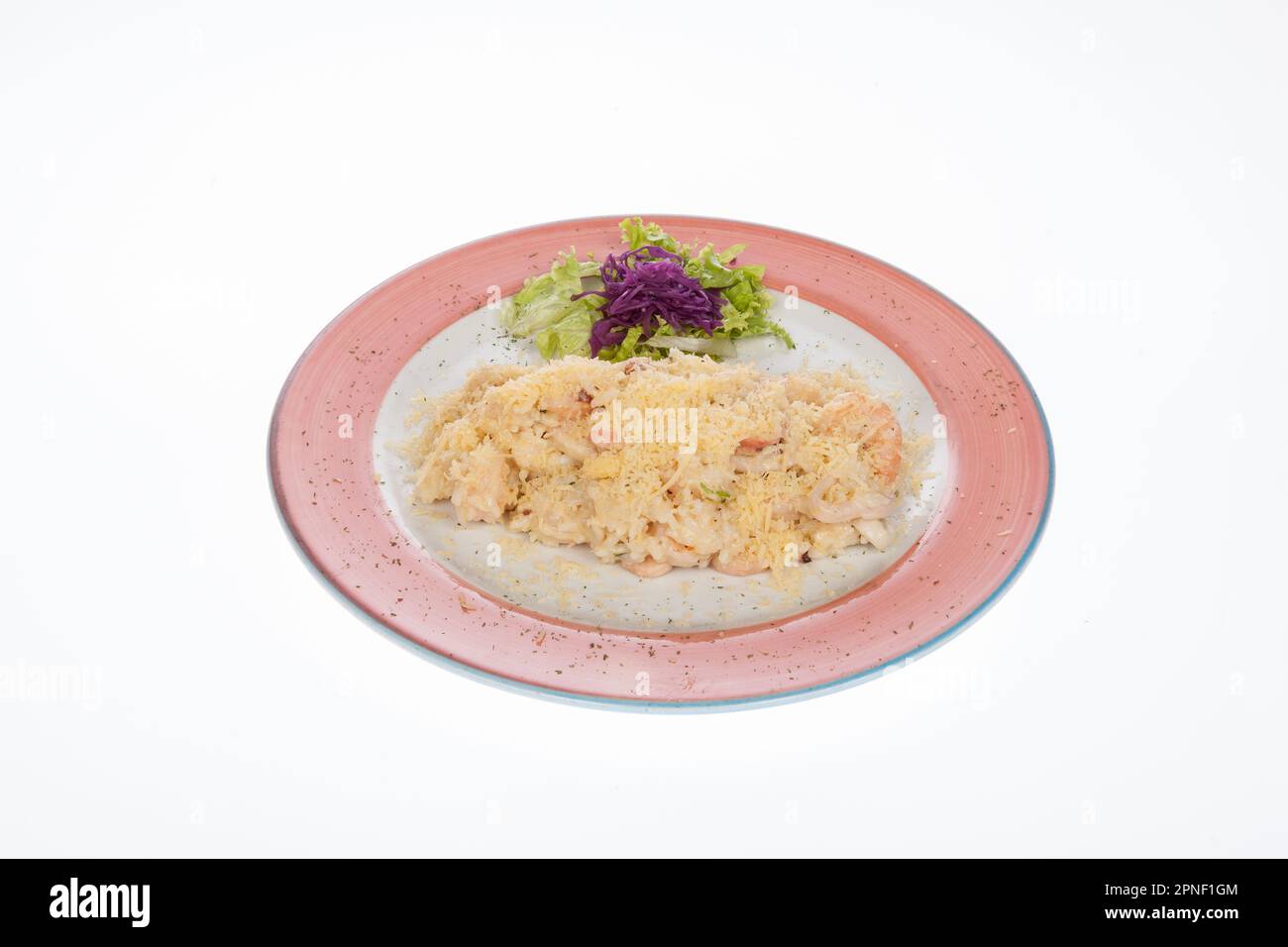 Mediterranean Food, Un piatto di pesce stufato coperto di Parmigiano. Foto Stock