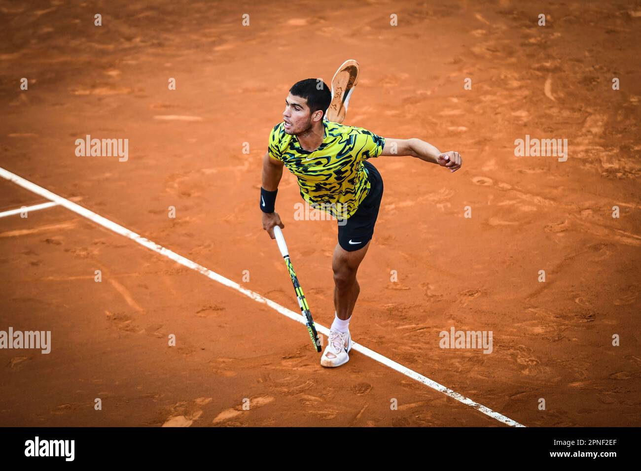 Barcellona, Spagna. 18th Apr, 2023. Carlos Alcaraz (EspaÃ±a) e Nuno Borges (Portogallo) si affrontano durante il quarto giorno dell'ATP 500 Barcelona Open Banc Sabadell al Real Club de Tenis de Barcelona, a Barcellona, Spagna il 18 aprile 2023. (Foto/Felipe Mondino) Credit: Agenzia indipendente per la fotografia/Alamy Live News Foto Stock