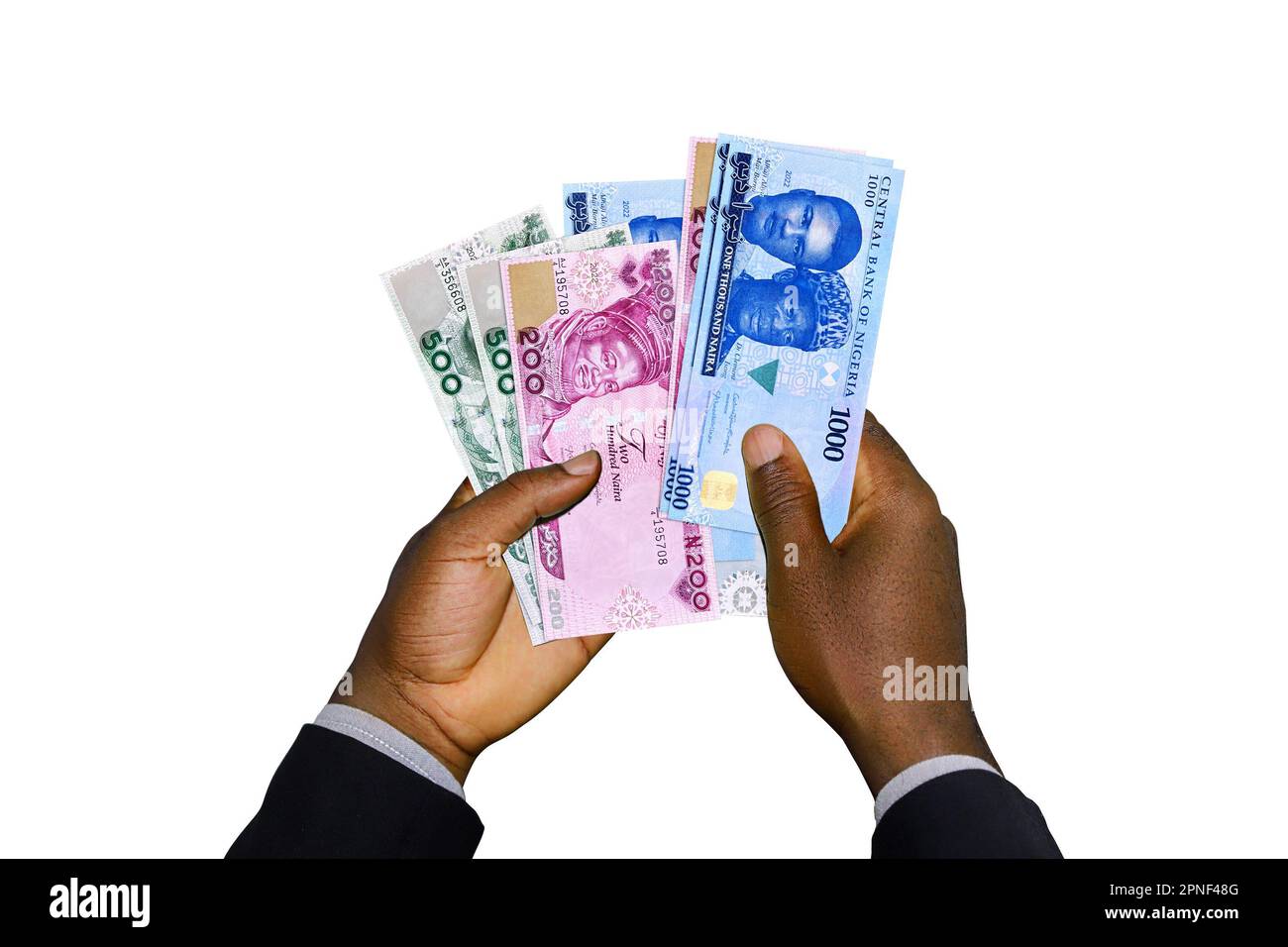 Le mani nere in tuta che reggono 3D hanno reso note di New Nigerian Naira Foto Stock