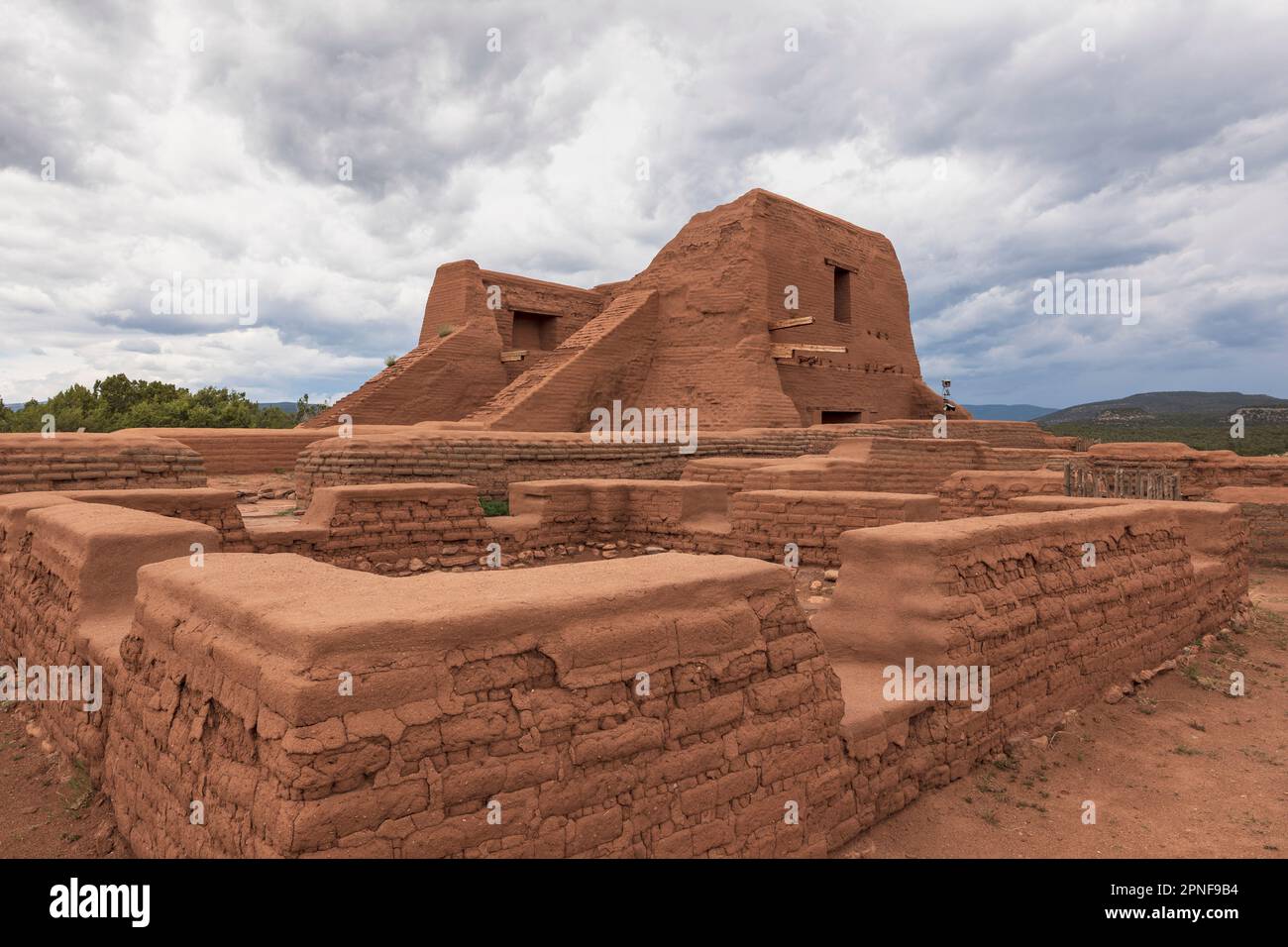 Stati Uniti, New Mexico, Pecos, Old Ruin of Mission Church nel parco storico nazionale Foto Stock