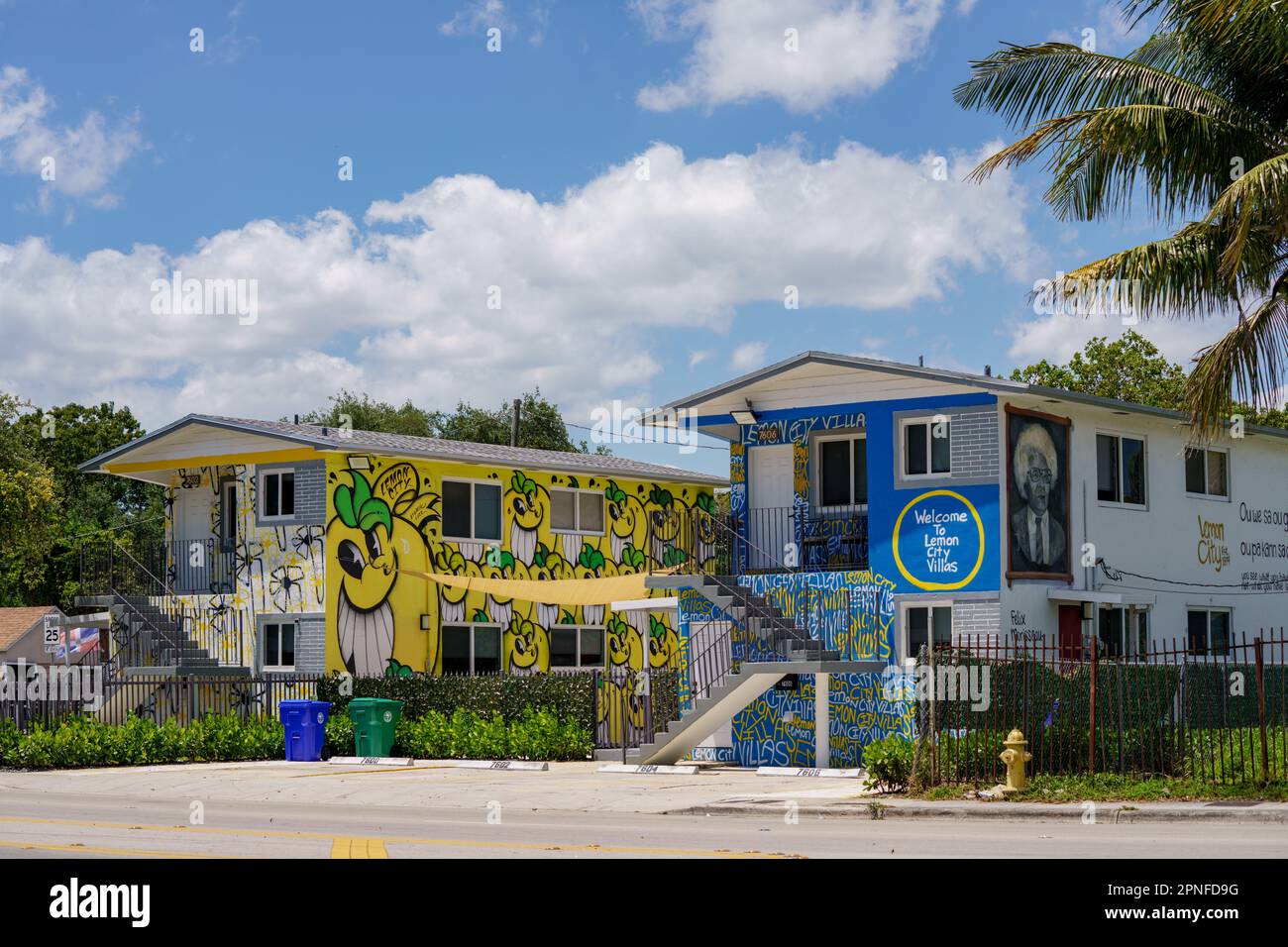 Little Haiti Miami, FL, USA - 18 aprile 2023: Casa di appartamenti a Lemon City Little Haiti colorful art murale Foto Stock