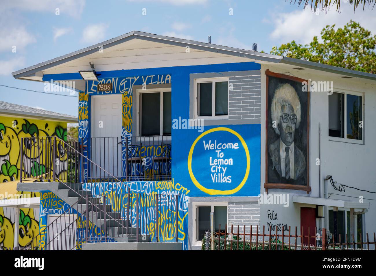 Little Haiti Miami, FL, USA - 18 aprile 2023: Casa di appartamenti a Lemon City Little Haiti colorful art murale Foto Stock