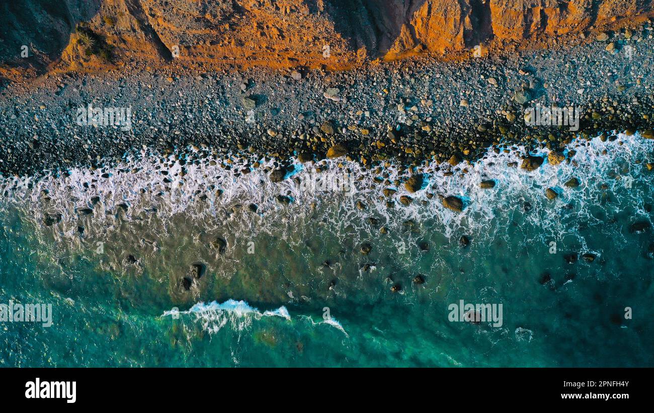 Vista dall'alto verso il basso di una spiaggia Foto Stock