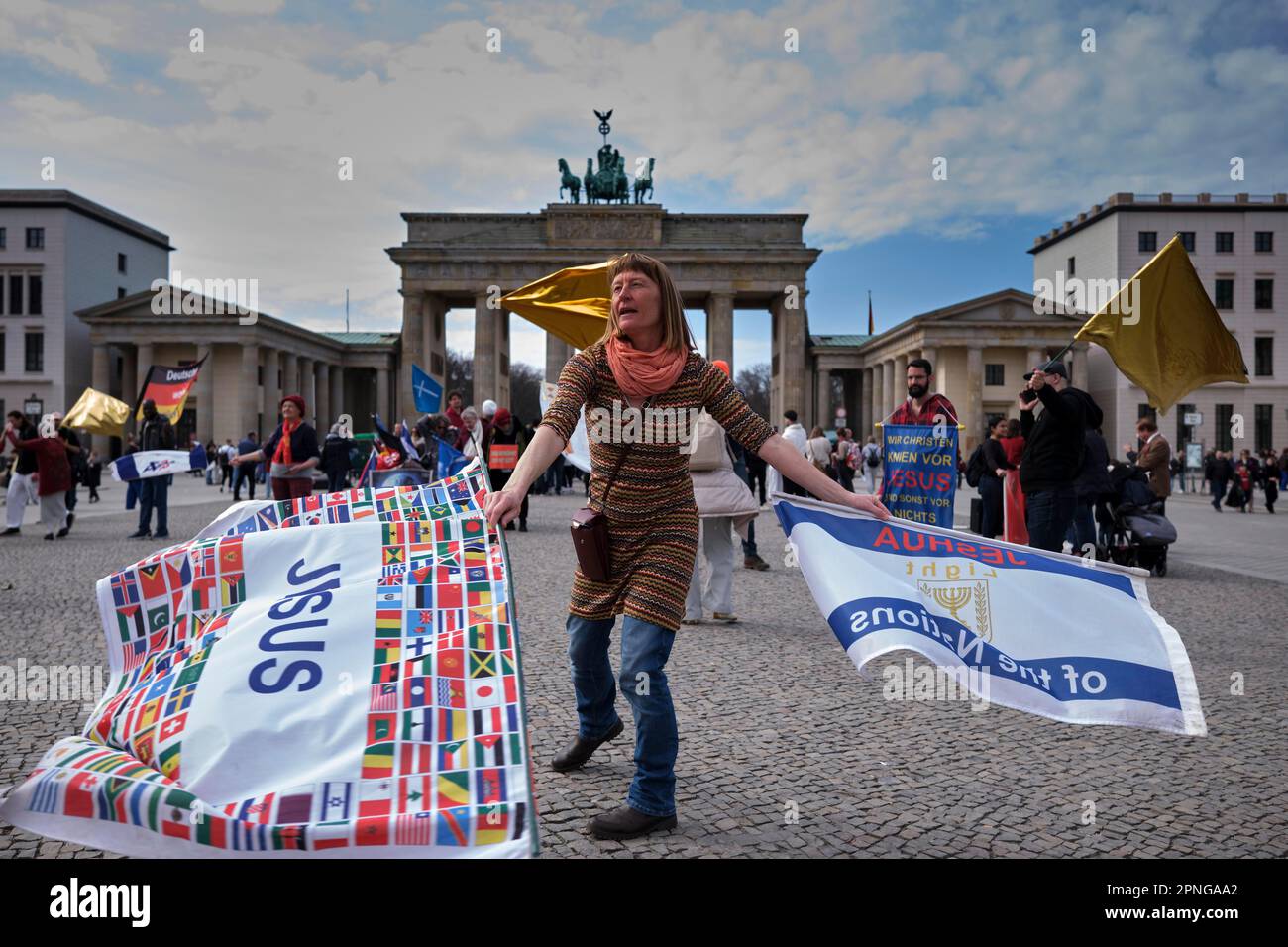 Germania, Berlino, 18.03.2023, il mondo ha bisogno di Gesù, azione dell'Alleanza, l'essenziale, membri delle Chiese libere, porta di Brandeburgo Foto Stock