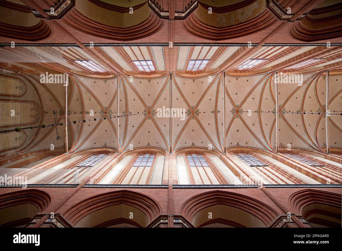 Vista della volta a navata del Nikolaikirche, capolavoro tardo gotico, Wismar, Meclemburgo-Pomerania occidentale, Germania Foto Stock