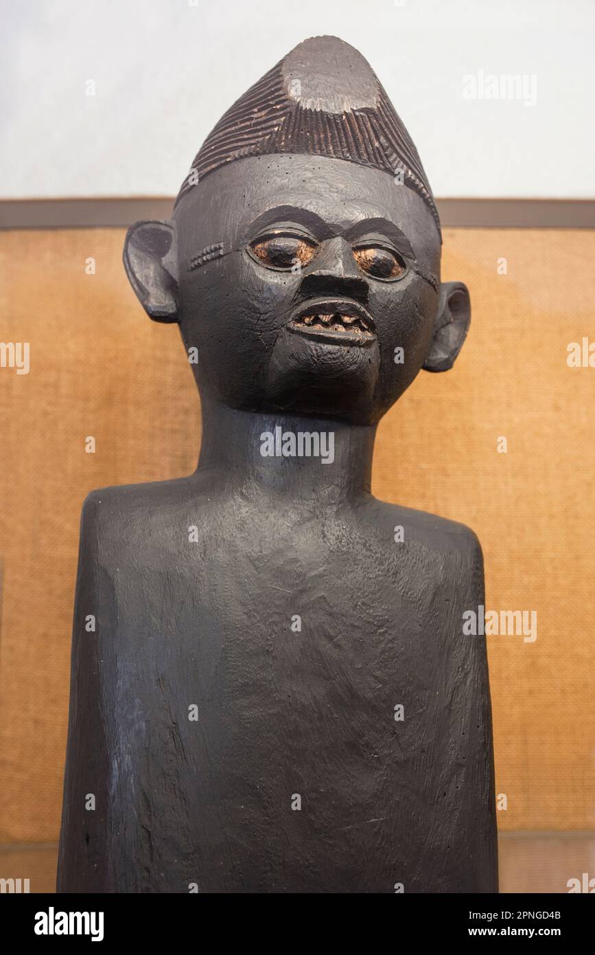 Coimbra, Portogallo - Settembre 7th 2019: Figurina della cultura Tonga al padiglione dell'africa. Portogallo dos Pequenitos, Coimbra Foto Stock