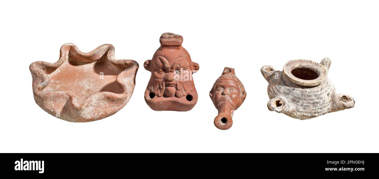 Varie La terracotta Lampade a olio da sinistra a destra 1. Età del ferro x secolo a.c. 2. Dio egiziano Faiyum ellenistico del II secolo A.C. 3. Egiziano lampada olio ho Foto Stock