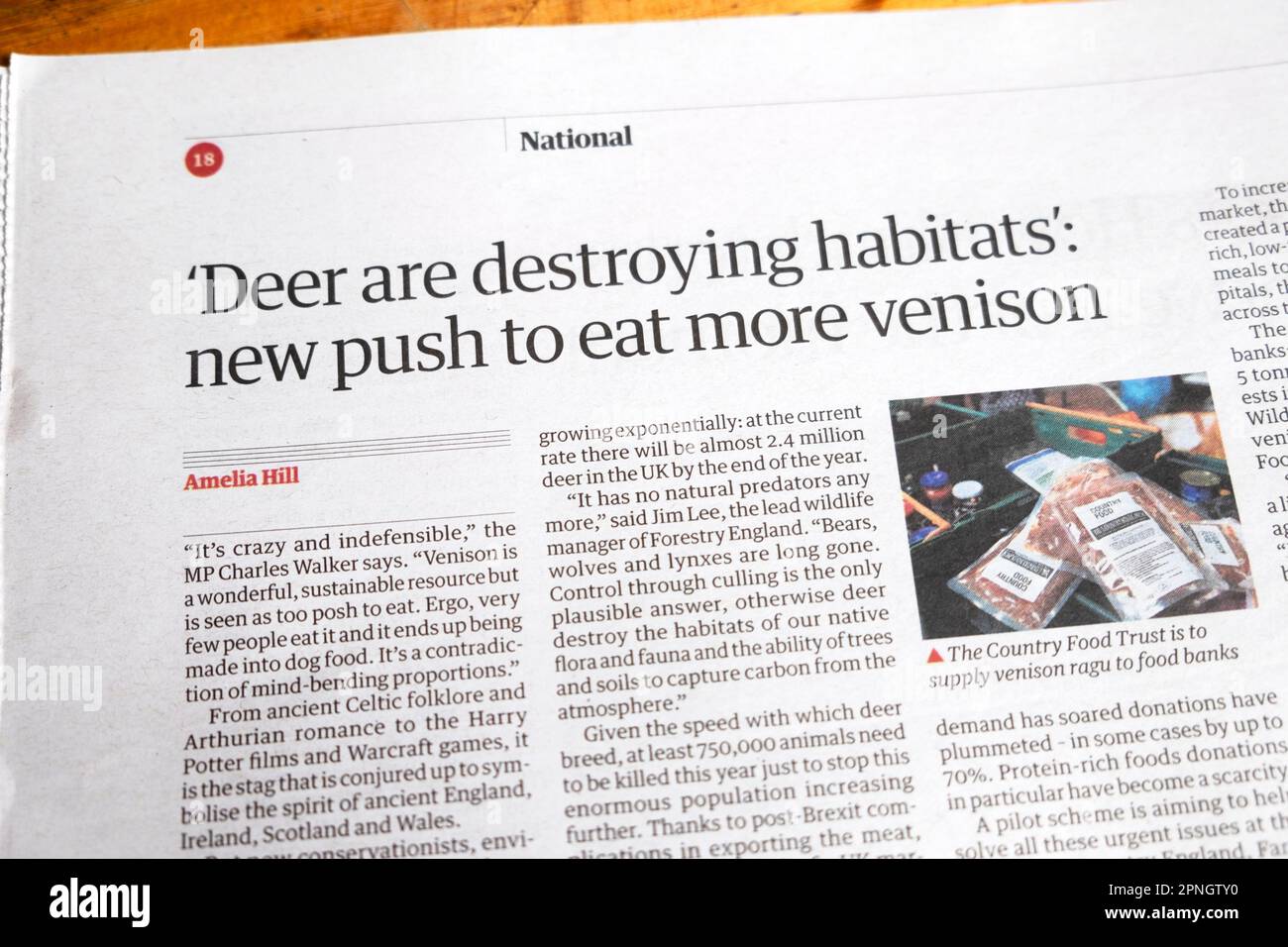 'I cervi stanno distruggendo gli habitat': Nuovo impulso a mangiare più veleno' Guardian giornale titolo 18 marzo 2023 Foto Stock