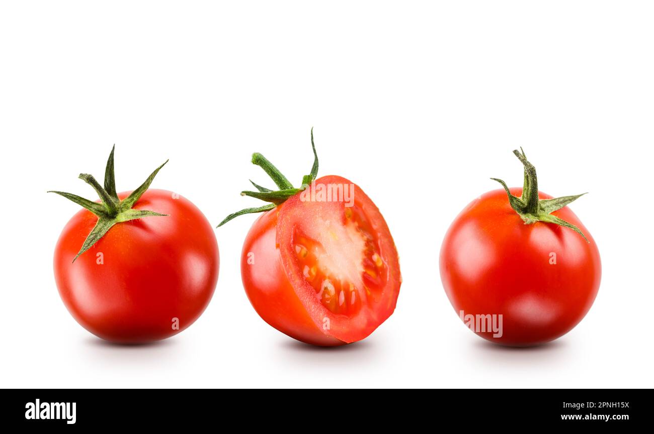 Piccoli pomodori ciliegini rossi su sfondo bianco. Foto Stock