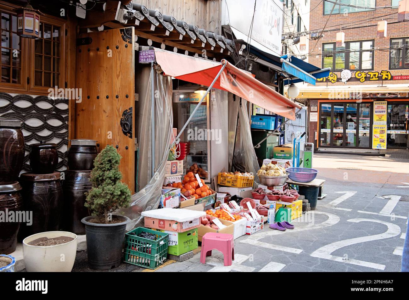 Mercato della frutta sulla strada del cibo di Sejong, Seoul, Corea del Sud Foto Stock
