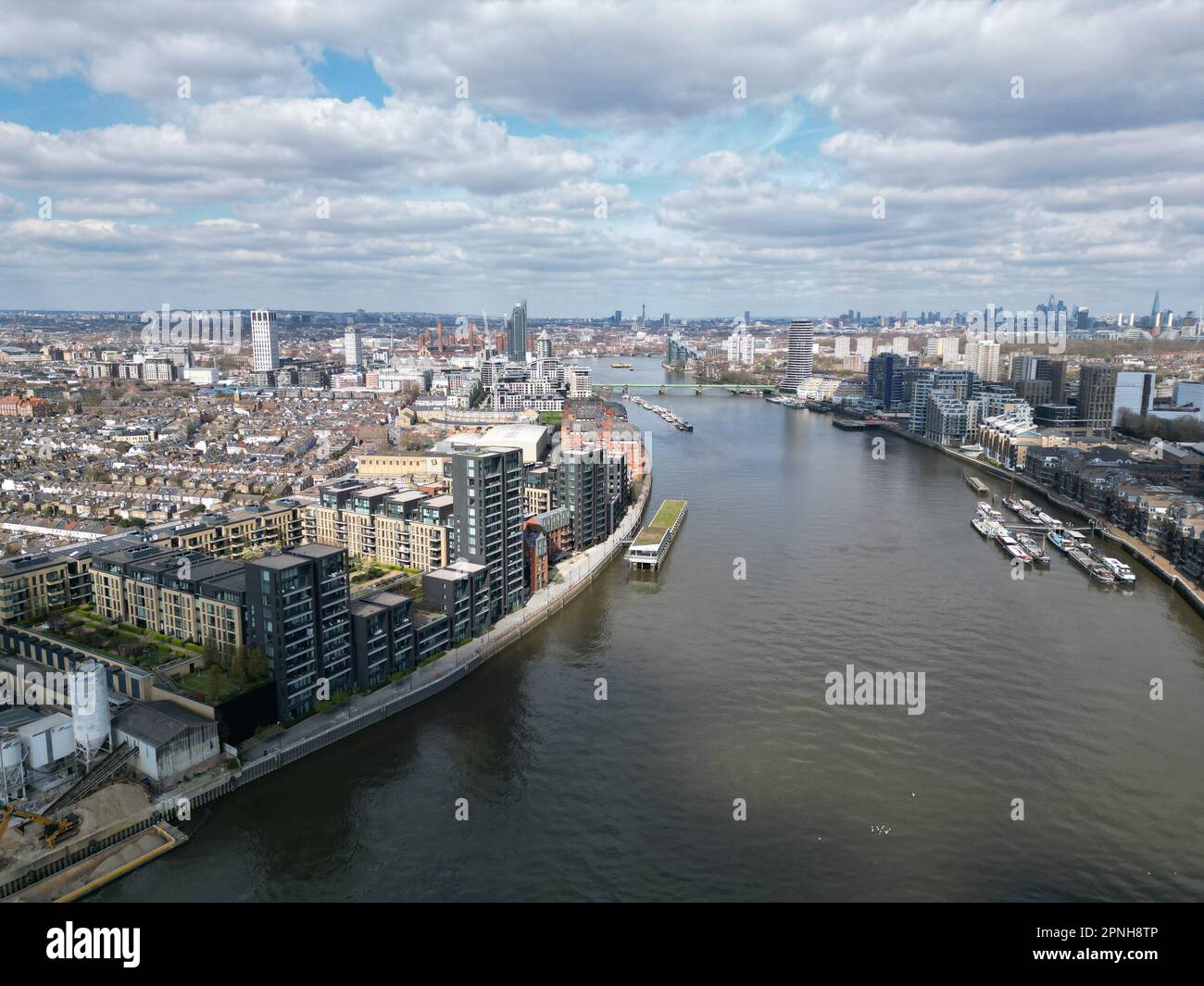 River Thames Fulham e Battersea Londra UK vista aerea drone Foto Stock