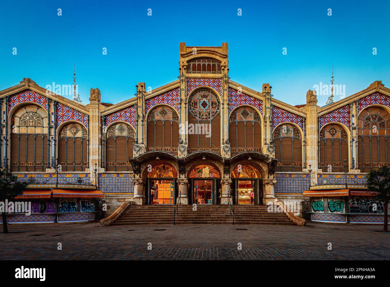 Ingresso al mercato Centrale di Valencia. Una delle opere principali dell'Art Nouveau valenziano. La foto è stata scattata il 11th febbraio 2023 a Valencia, Foto Stock
