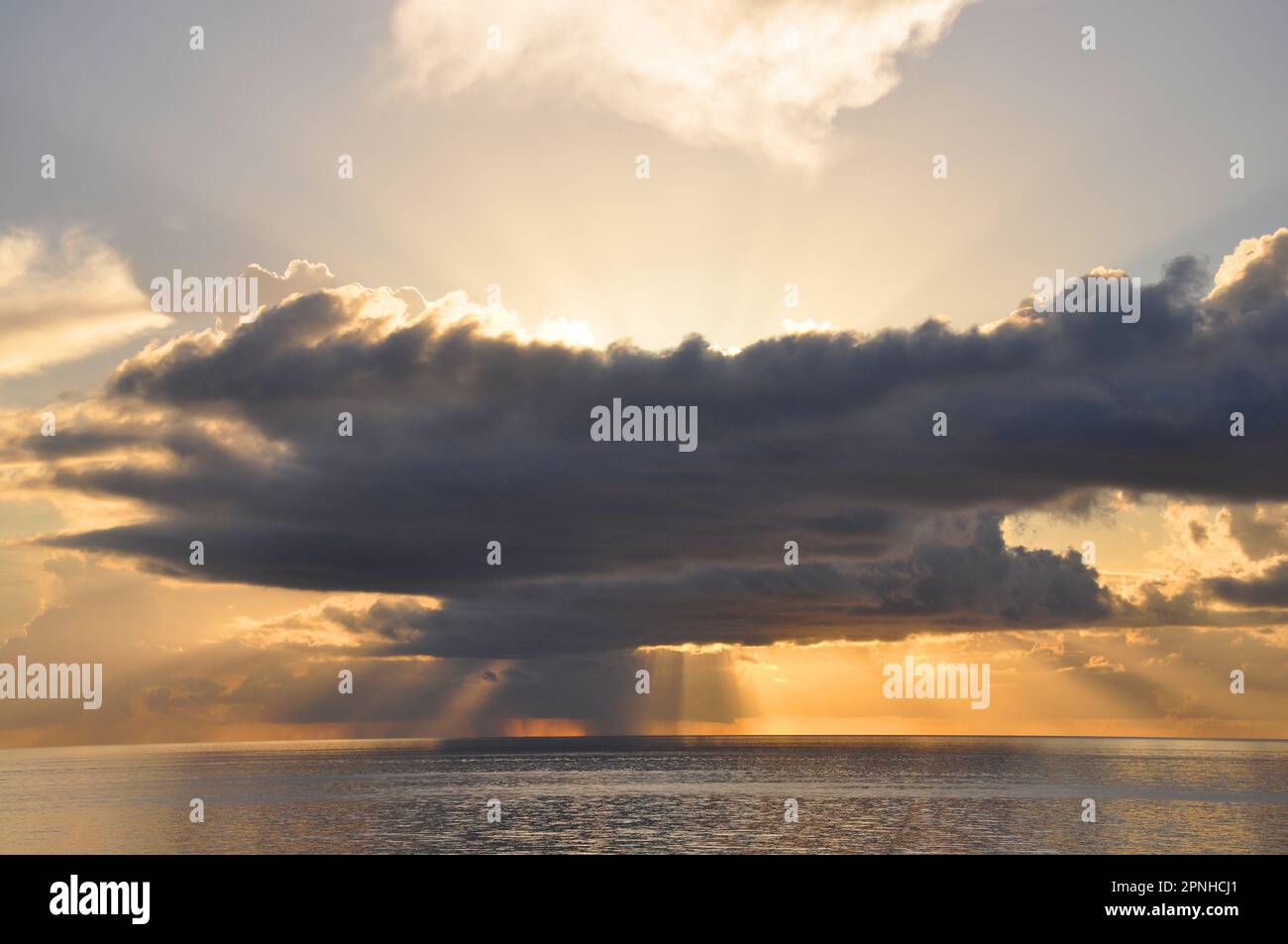 Tempesta all'orizzonte Foto Stock