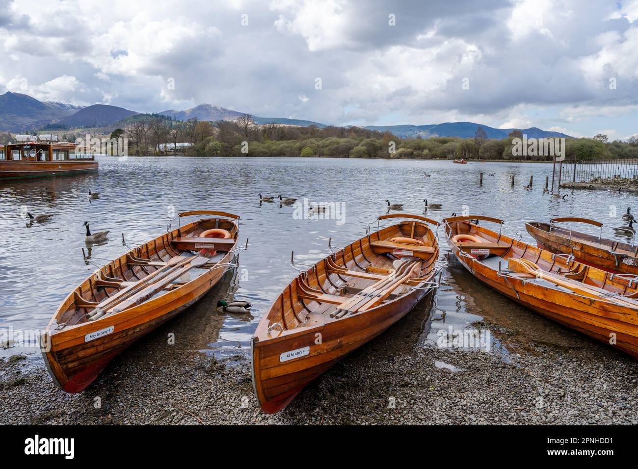 Barche al lago Derwentwater, disponibili a noleggio da Keswick Launch, Keswick, Lake District, Cumberland, UK. Foto Stock