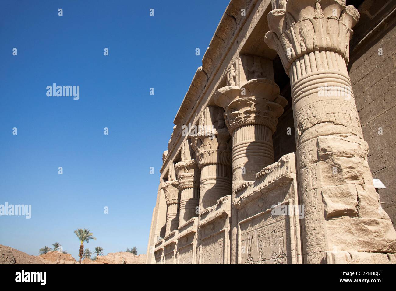 Antico tempio egiziano di Hathor a Dendra, Egitto Foto Stock