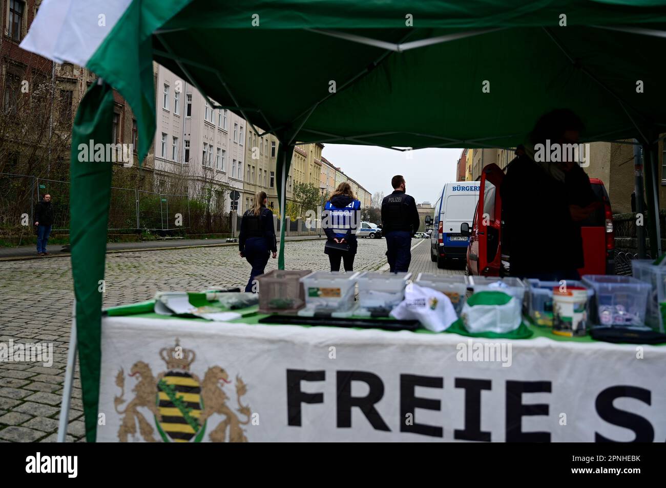 Zwei Demonstrationen am Rande der Sondersitzung des Kreistages über geplante Asylbewerberunterkünfte in Hirschfelde und Boxberg in der Aula des BSZ. G Foto Stock