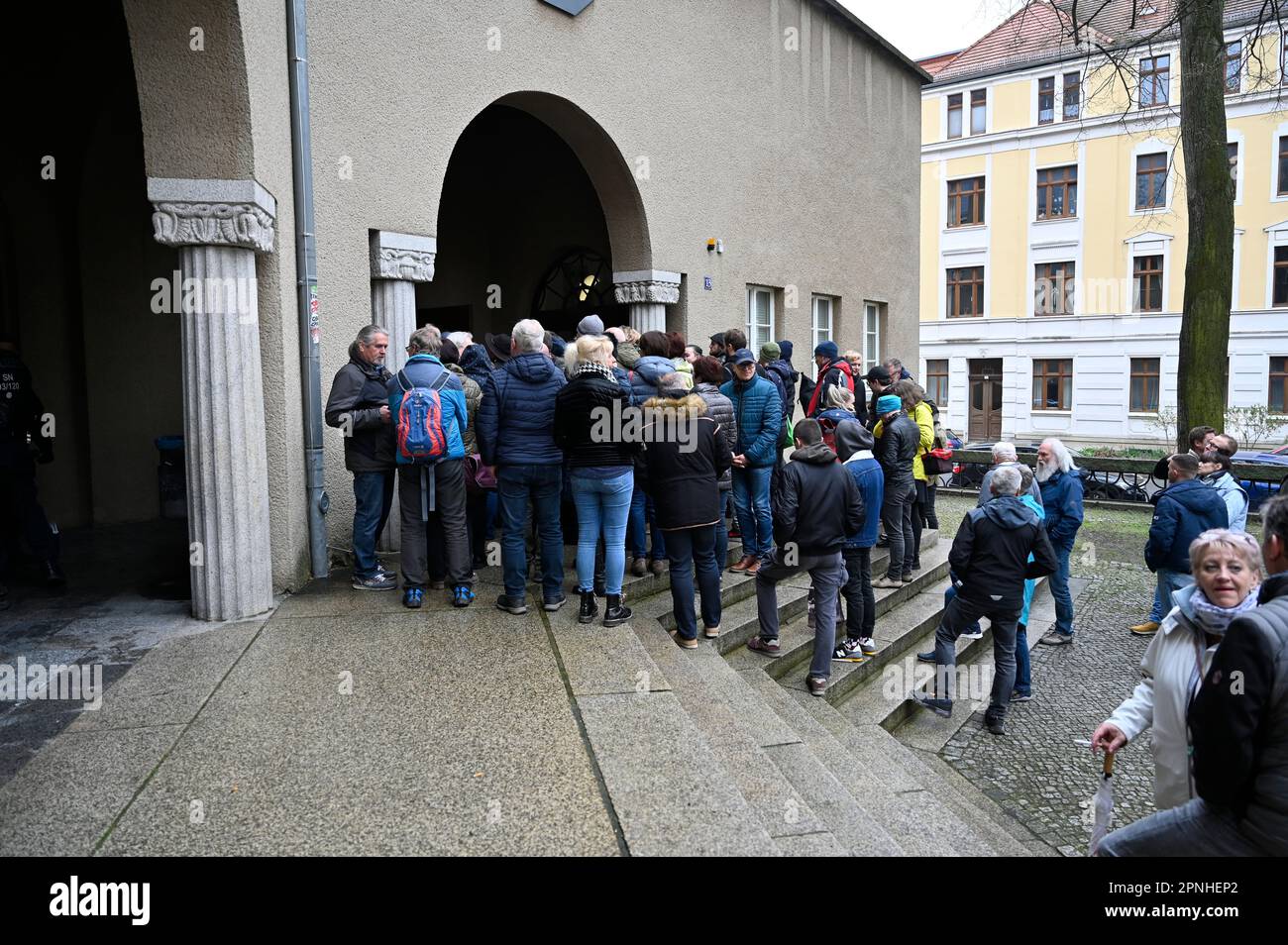 Zwei Demonstrationen am Rande der Sondersitzung des Kreistages über geplante Asylbewerberunterkünfte in Hirschfelde und Boxberg in der Aula des BSZ. G Foto Stock