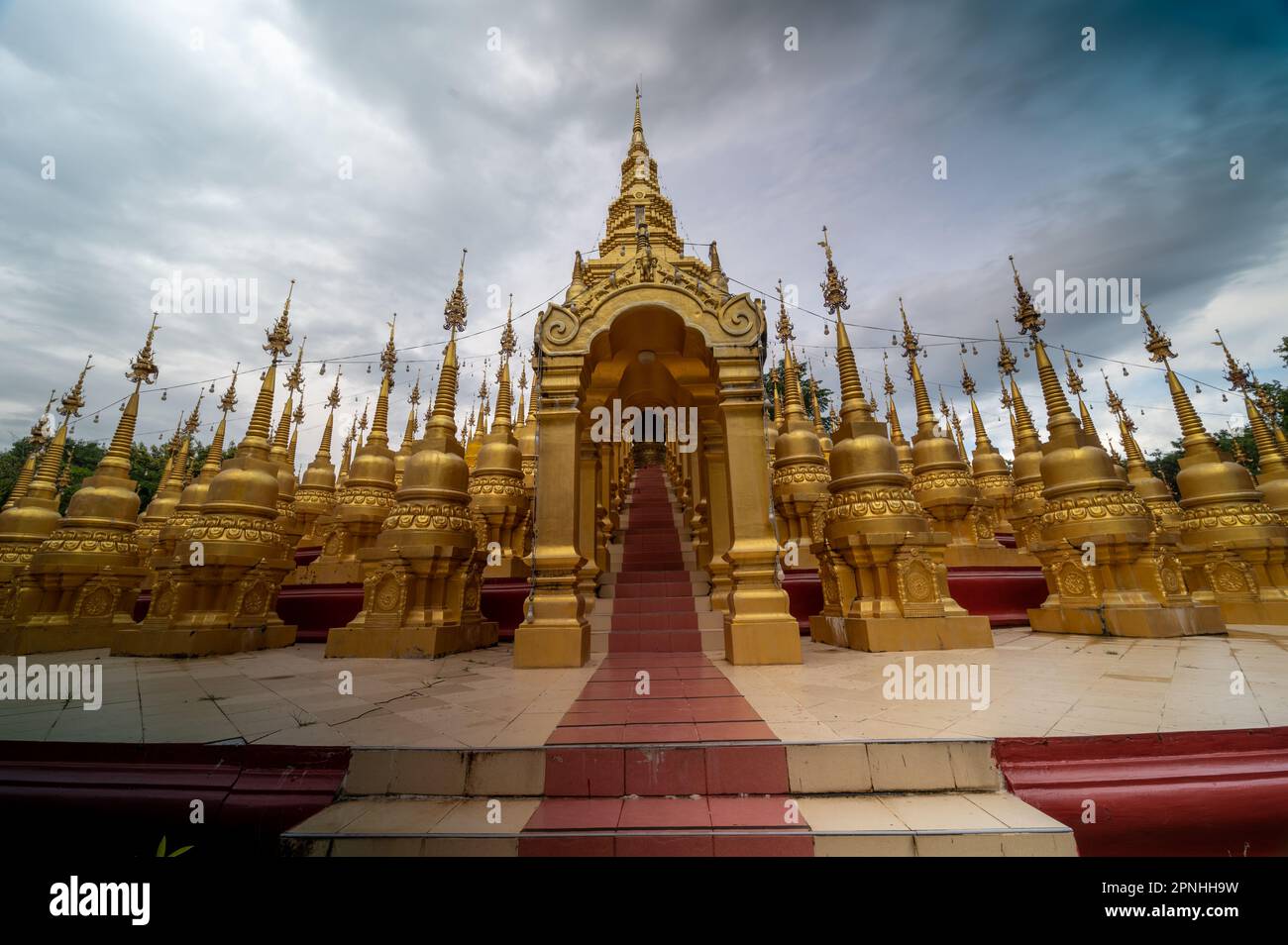 Saraburi, Thailandia, 31 ottobre 2020. Wat Pa Sawang Bun, fu costruito nel 1985 da Luang Pho Somchai Punyamano sulla terra di suo padre. Foto Stock