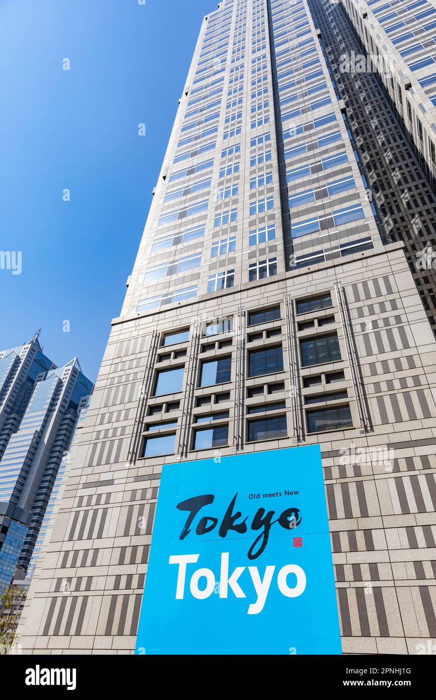 Edificio metropolitano del Governo di Tokyo che ha una piattaforma di osservazione libera per i turisti per vedere Tokyo metropolitana, Giappone, Asia, 2023 Foto Stock