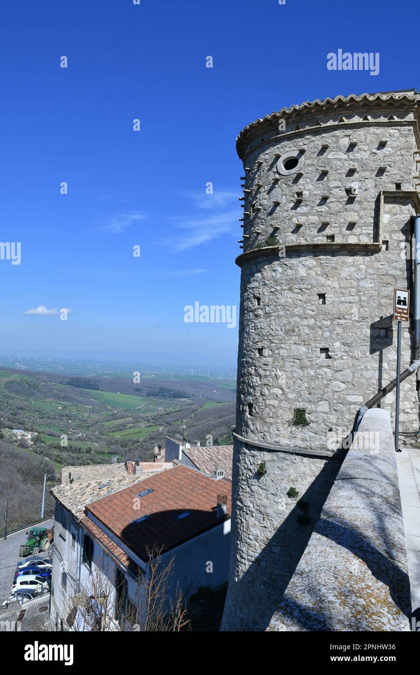 Antica torre di Alberona, borgo medievale in provincia di Foggia in Italia. Foto Stock