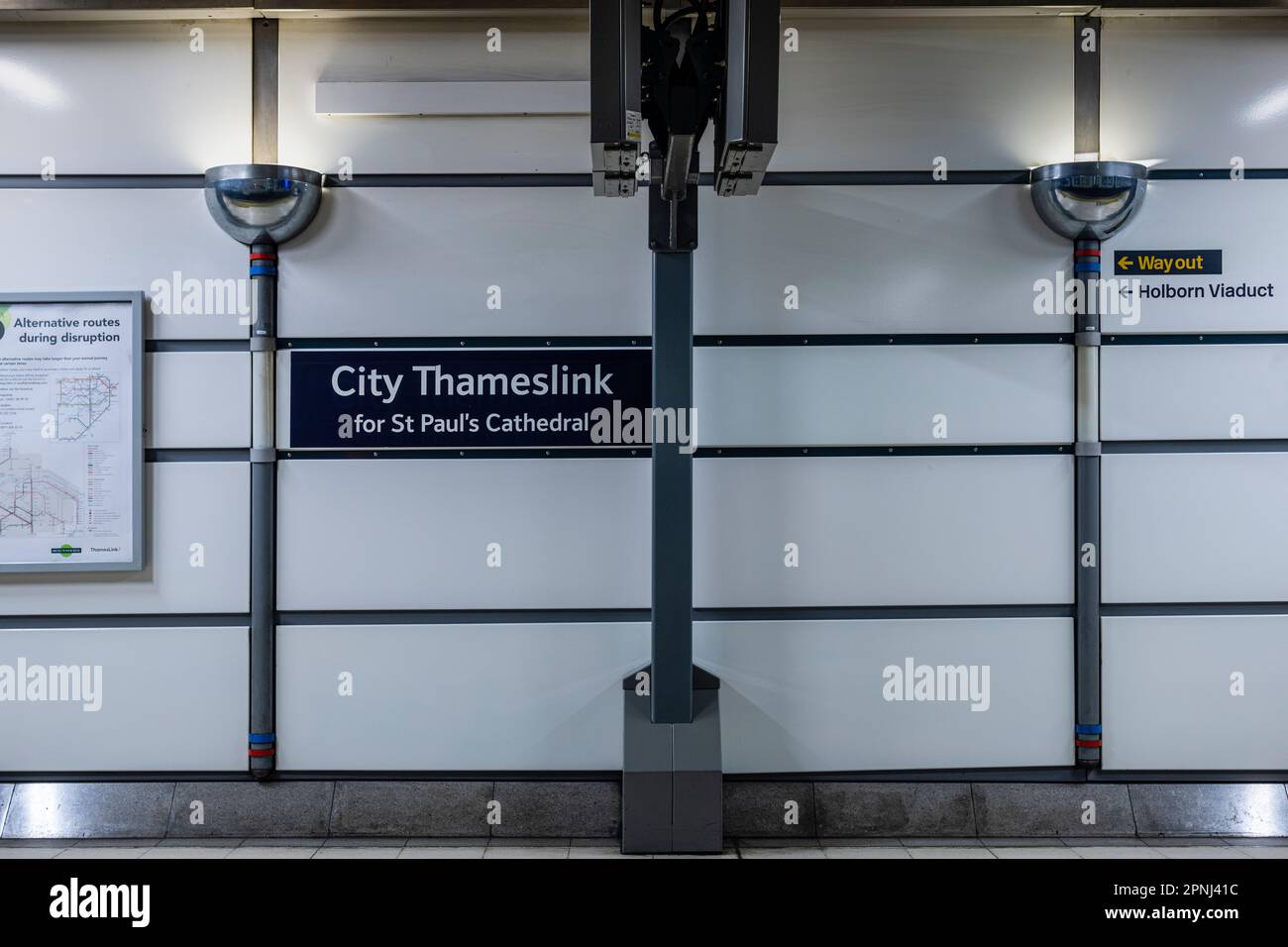 Segnaletica alla stazione ferroviaria City Thames link, piattaforma, Foto Stock