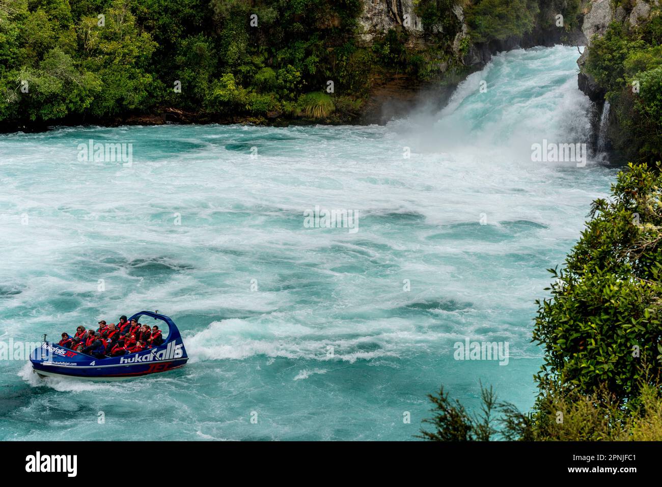 Un Jet Boat di Huka Falls, Lago Taupo, Isola del Nord, Nuova Zelanda. Foto Stock
