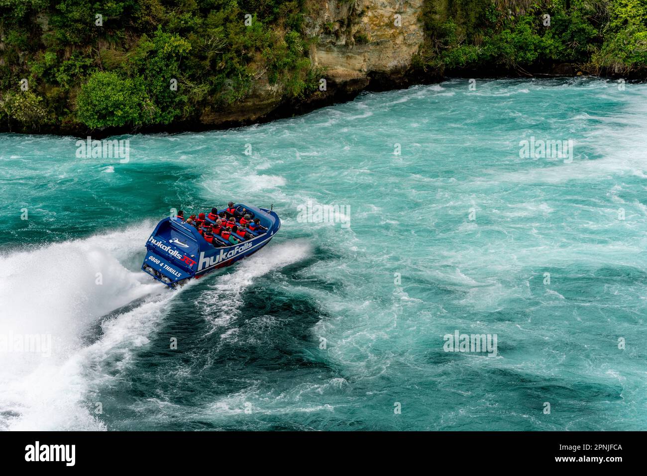 Un Jet Boat di Huka Falls, Lago Taupo, Isola del Nord, Nuova Zelanda. Foto Stock