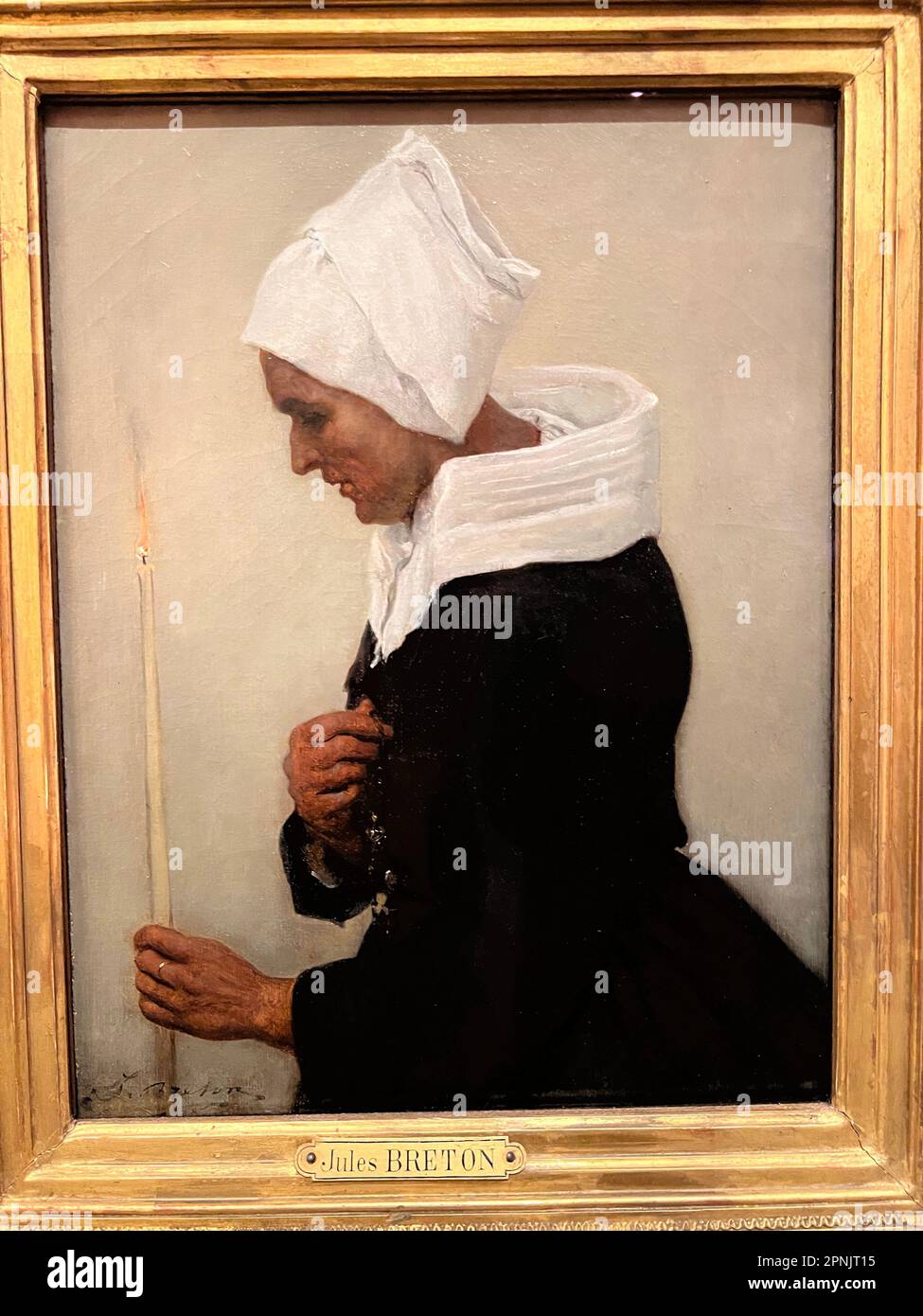 Breton Peasant Woman Holding a Taper, 1869 anni, olio su tela di Jules Breton al Brooklyn Museum. Foto Stock