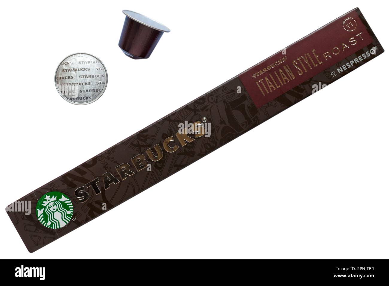 Scatola di capsule di caffè Starbucks Italian Style Roast di Nespresso con due capsule rimosse isolate su sfondo bianco Foto Stock
